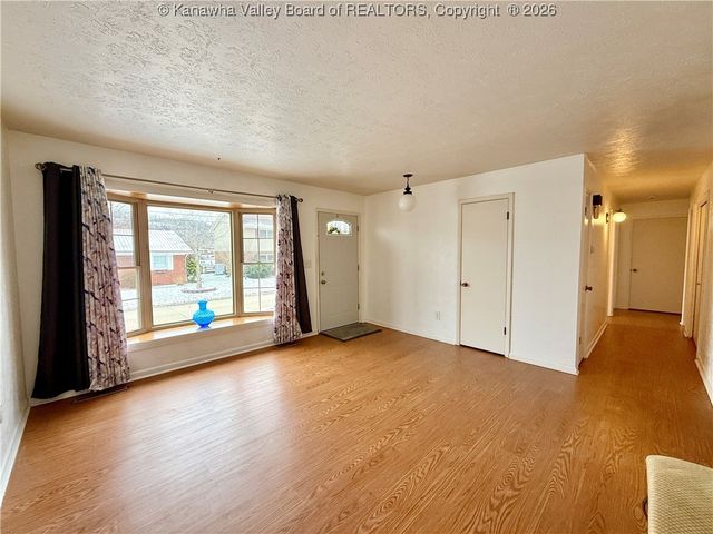 194 Shawnee Estates, Winfield, WV 25213