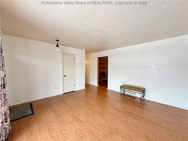 194 Shawnee Estates, Winfield, WV 25213