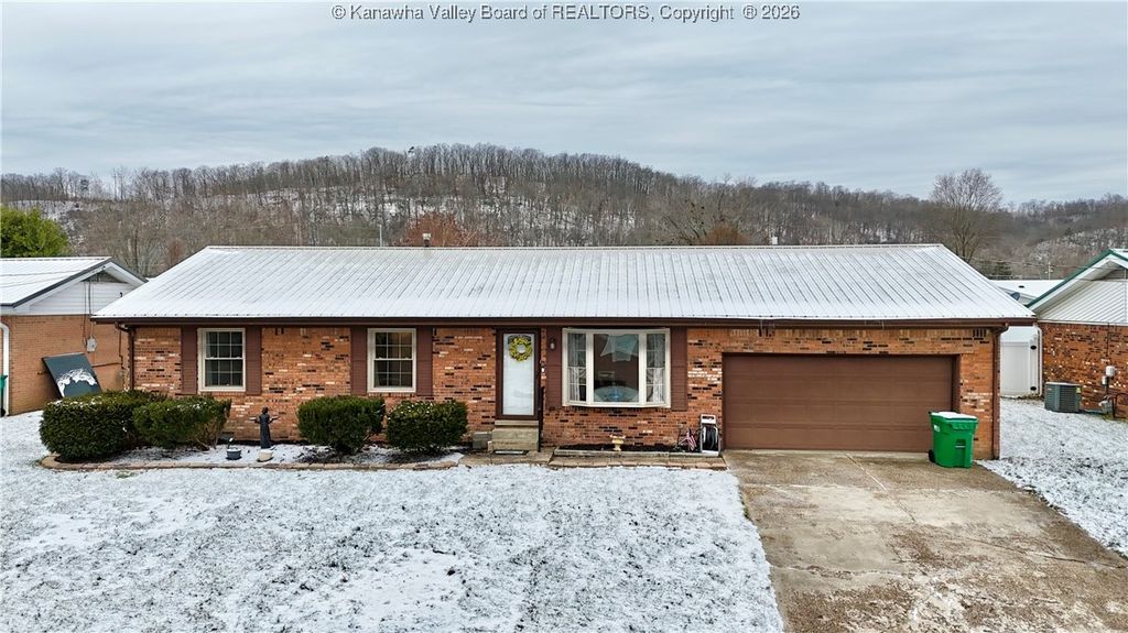194 Shawnee Estates, Winfield, WV 25213