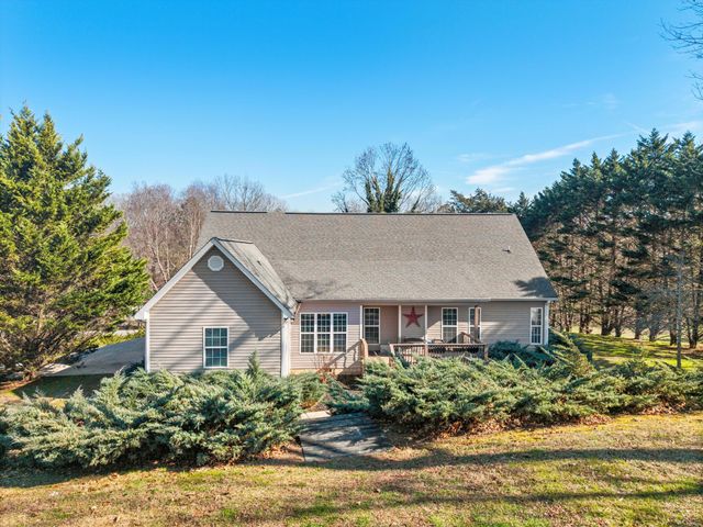 25 Golden Pond Lane, Ringgold, GA 30736