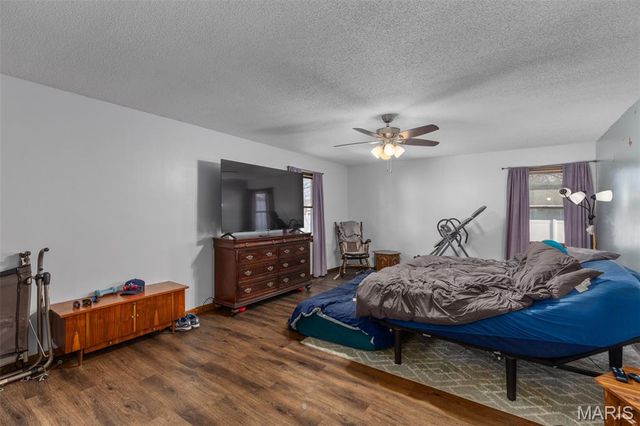 1512 N Harrison Street, Litchfield, IL 62056