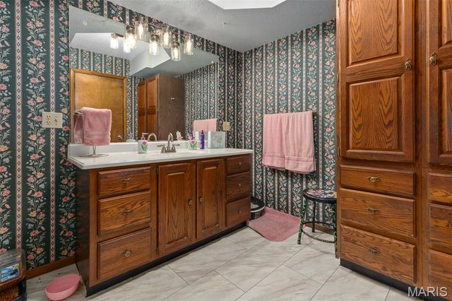 1512 N Harrison Street, Litchfield, IL 62056