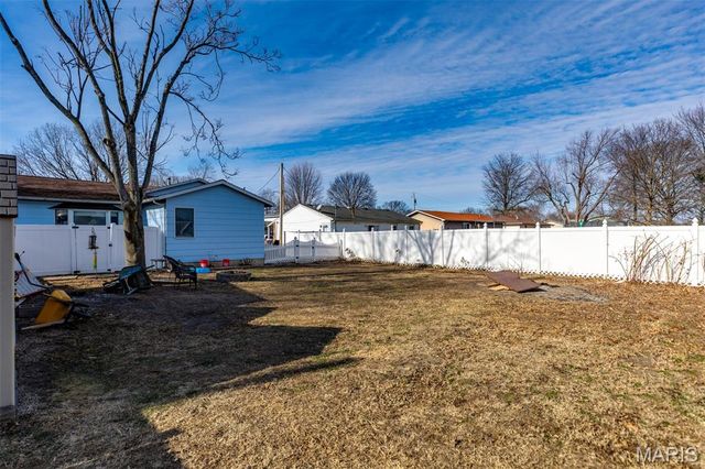 1512 N Harrison Street, Litchfield, IL 62056