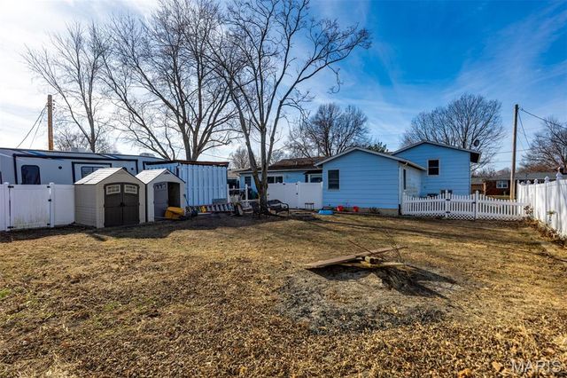 1512 N Harrison Street, Litchfield, IL 62056