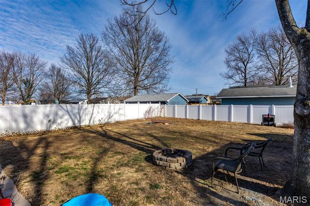 1512 N Harrison Street, Litchfield, IL 62056