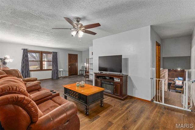 1512 N Harrison Street, Litchfield, IL 62056