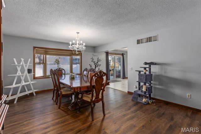 1512 N Harrison Street, Litchfield, IL 62056