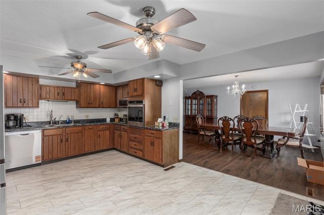 1512 N Harrison Street, Litchfield, IL 62056