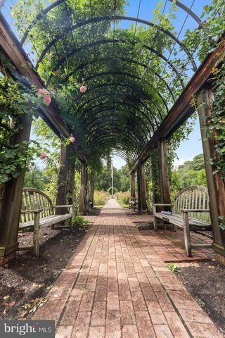 668 S ILLINOIS ST, Arlington, VA 22204