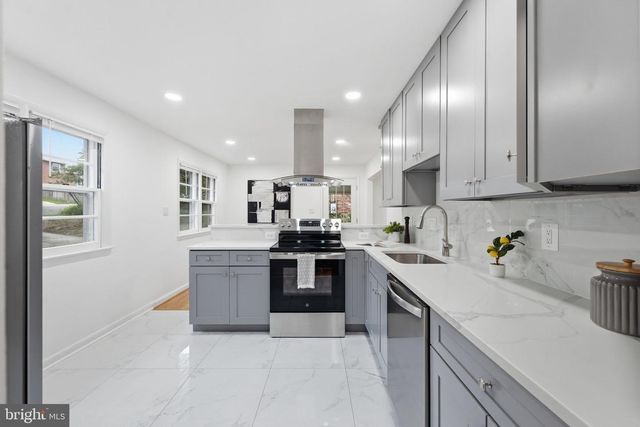 668 S ILLINOIS ST, Arlington, VA 22204