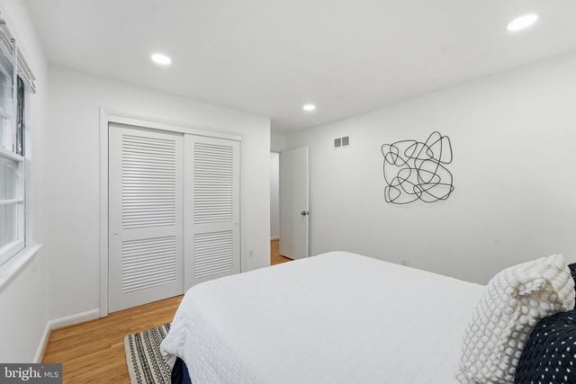 668 S ILLINOIS ST, Arlington, VA 22204