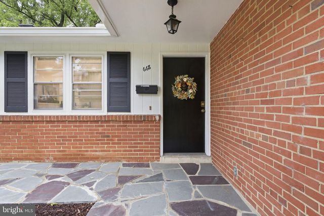 668 S ILLINOIS ST, Arlington, VA 22204