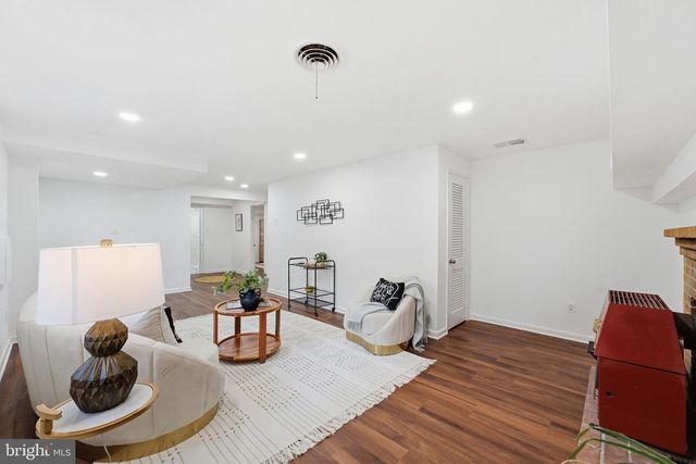 668 S ILLINOIS ST, Arlington, VA 22204