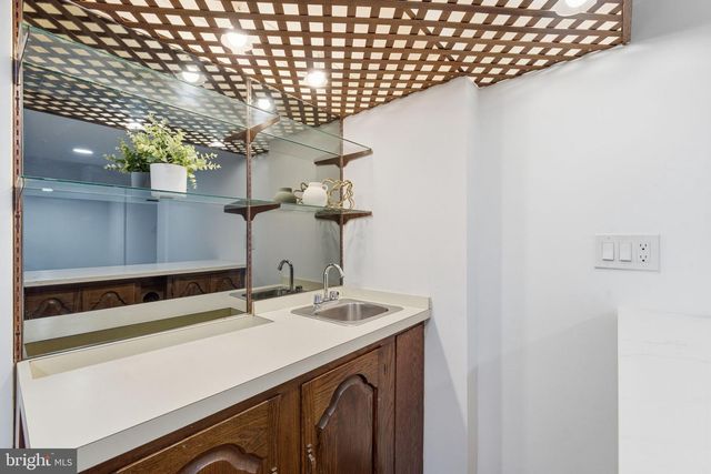 668 S ILLINOIS ST, Arlington, VA 22204