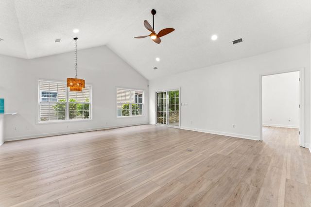 618 5th Ave. S, North Myrtle Beach, SC 29582