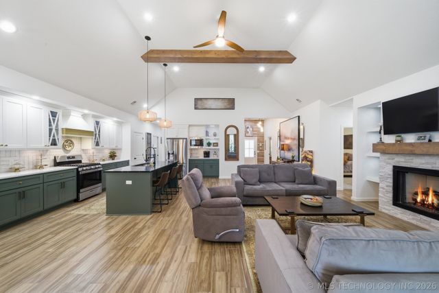 18960 E Orchard Circle, Catoosa, OK 74015