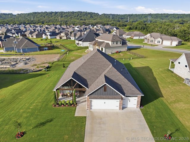18960 E Orchard Circle, Catoosa, OK 74015