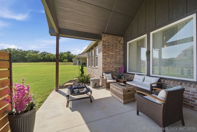 18960 E Orchard Circle, Catoosa, OK 74015
