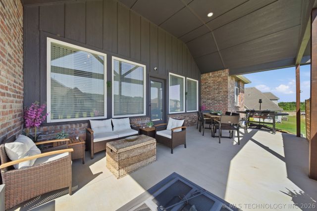 18960 E Orchard Circle, Catoosa, OK 74015