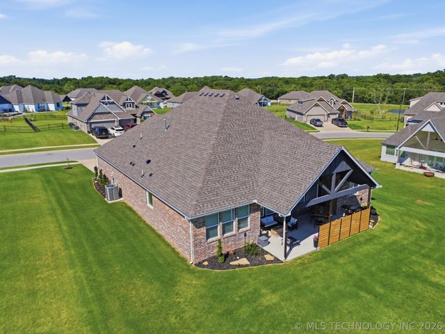18960 E Orchard Circle, Catoosa, OK 74015
