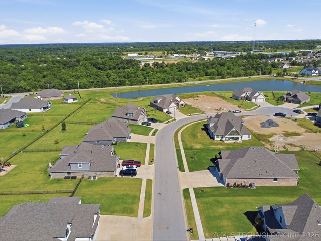 18960 E Orchard Circle, Catoosa, OK 74015