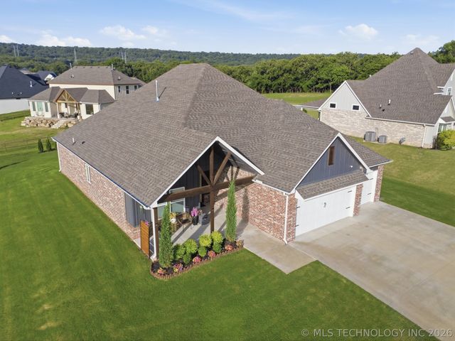 18960 E Orchard Circle, Catoosa, OK 74015