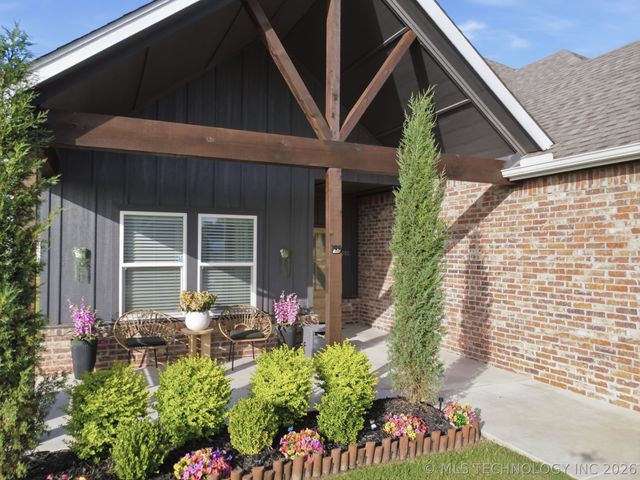 18960 E Orchard Circle, Catoosa, OK 74015