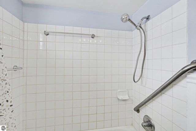 10555 E 48 Road, Cadillac, MI 49601