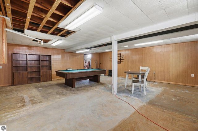 10555 E 48 Road, Cadillac, MI 49601