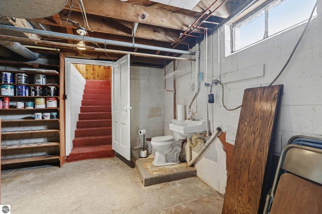 10555 E 48 Road, Cadillac, MI 49601