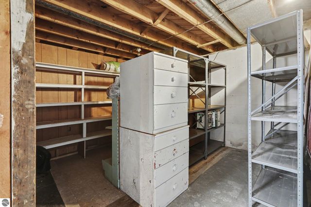 10555 E 48 Road, Cadillac, MI 49601