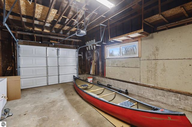 10555 E 48 Road, Cadillac, MI 49601