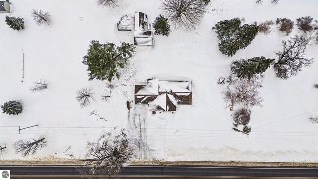 10555 E 48 Road, Cadillac, MI 49601