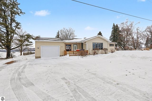 10555 E 48 Road, Cadillac, MI 49601