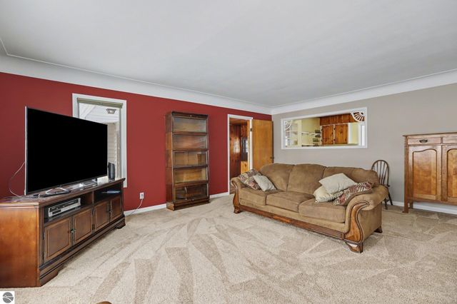 10555 E 48 Road, Cadillac, MI 49601