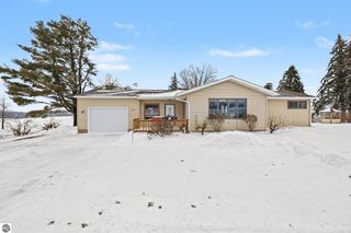 10555 E 48 Road, Cadillac, MI 49601