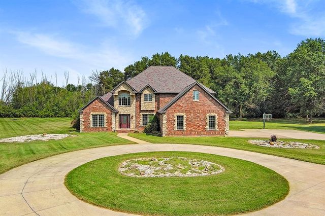 110 Crestwood Estates, Pittsburg, KS 66762