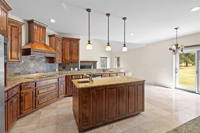 110 Crestwood Estates, Pittsburg, KS 66762