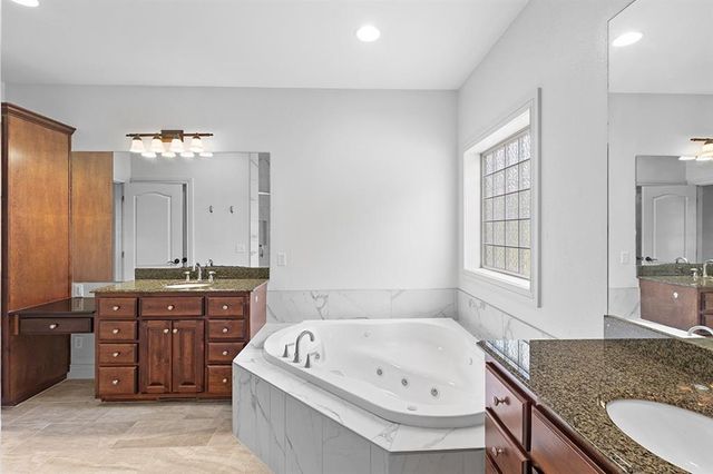 110 Crestwood Estates, Pittsburg, KS 66762