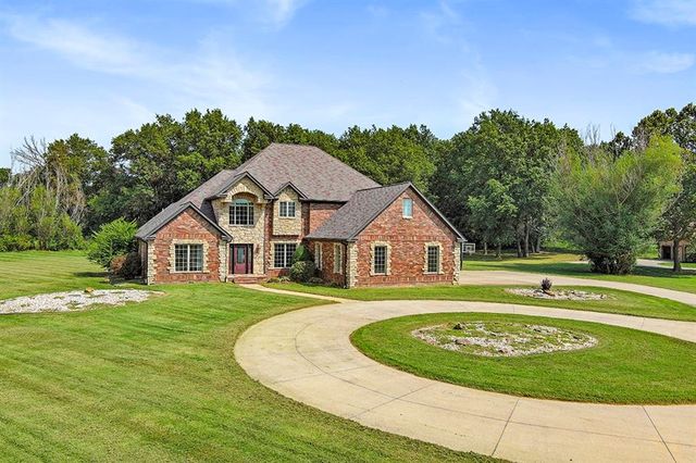 110 Crestwood Estates, Pittsburg, KS 66762