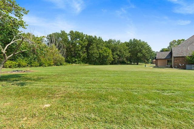 110 Crestwood Estates, Pittsburg, KS 66762