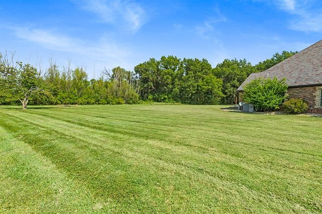 110 Crestwood Estates, Pittsburg, KS 66762