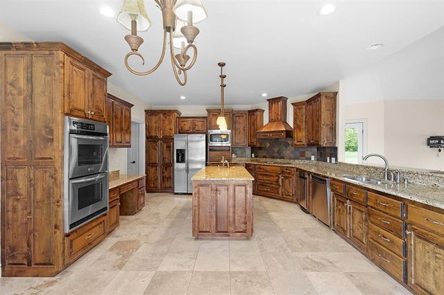 110 Crestwood Estates, Pittsburg, KS 66762