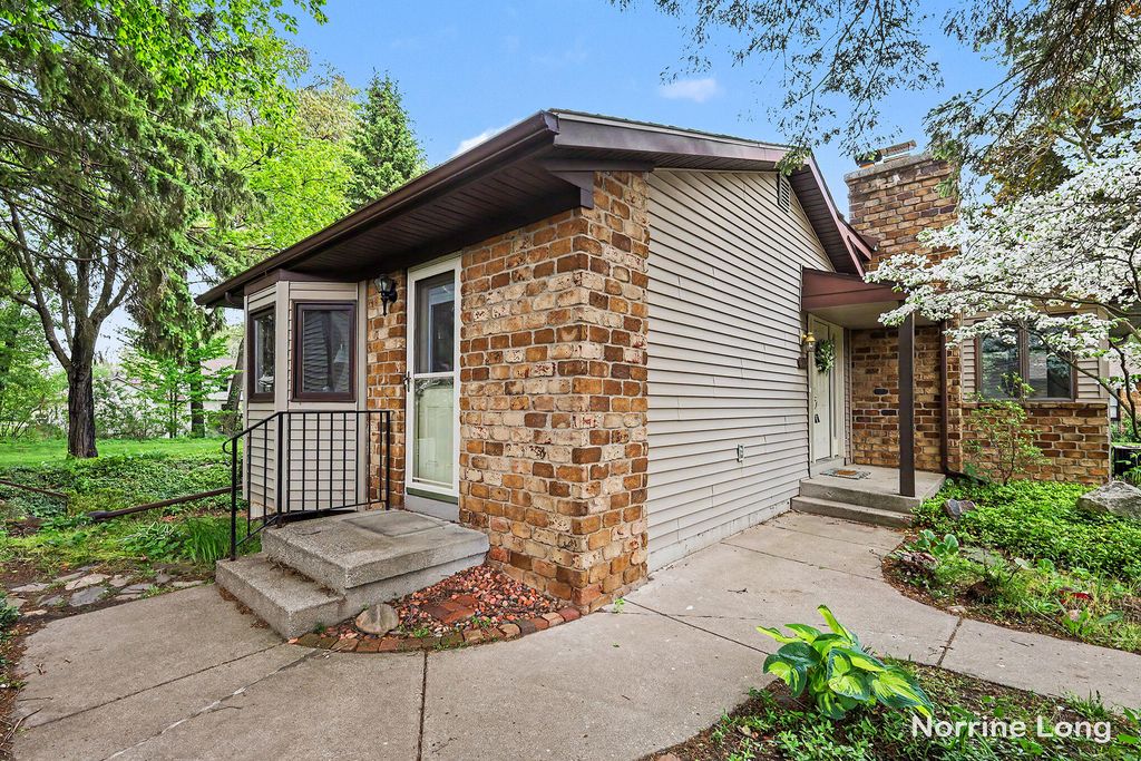 2579 Knightsbridge Road Se, Cascade Twp, MI 49546