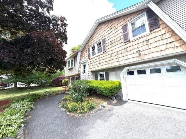 15 Frances Rd, Burlington, MA 01803