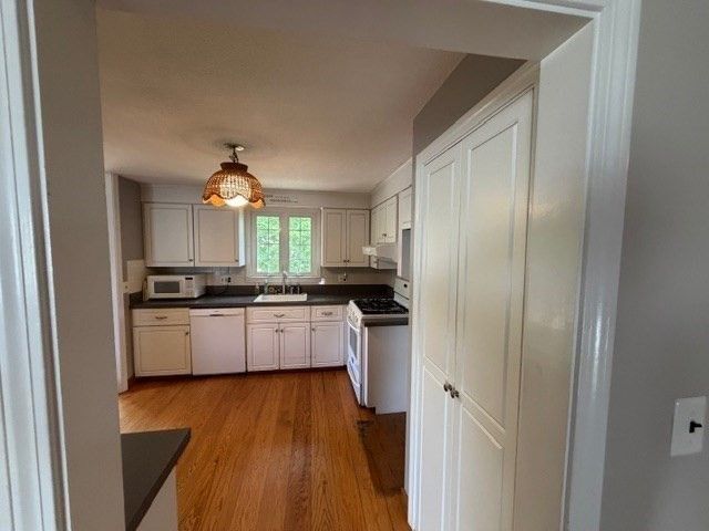 15 Frances Rd, Burlington, MA 01803