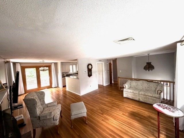 15 Frances Rd, Burlington, MA 01803