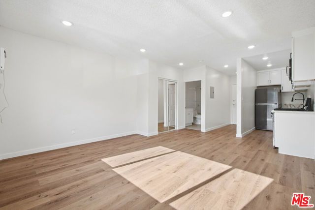 6827 Leland Way 12, Los Angeles, CA 90028