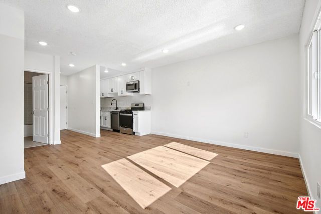 6827 Leland Way 12, Los Angeles, CA 90028