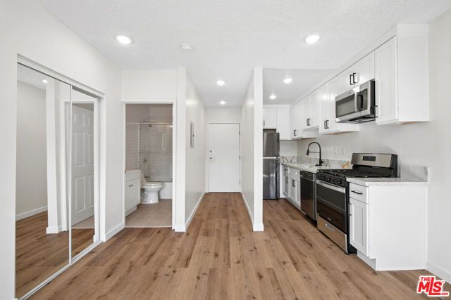 6827 Leland Way 12, Los Angeles, CA 90028